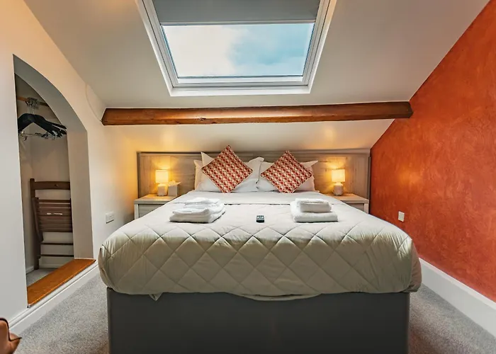 Rooms At The Apple Pie