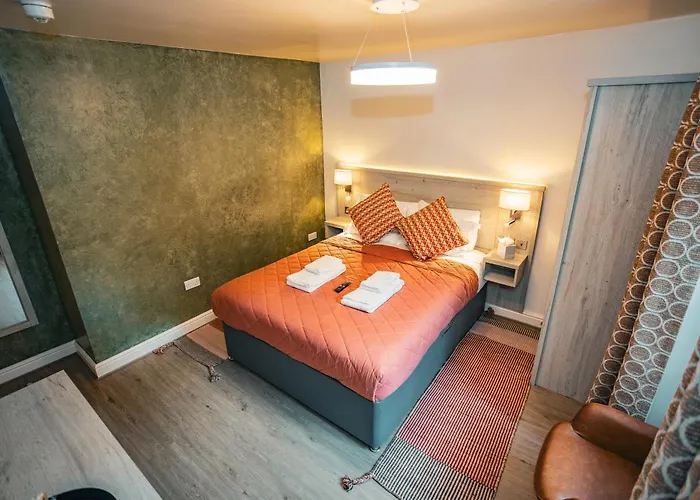 Rooms At The Apple Pie